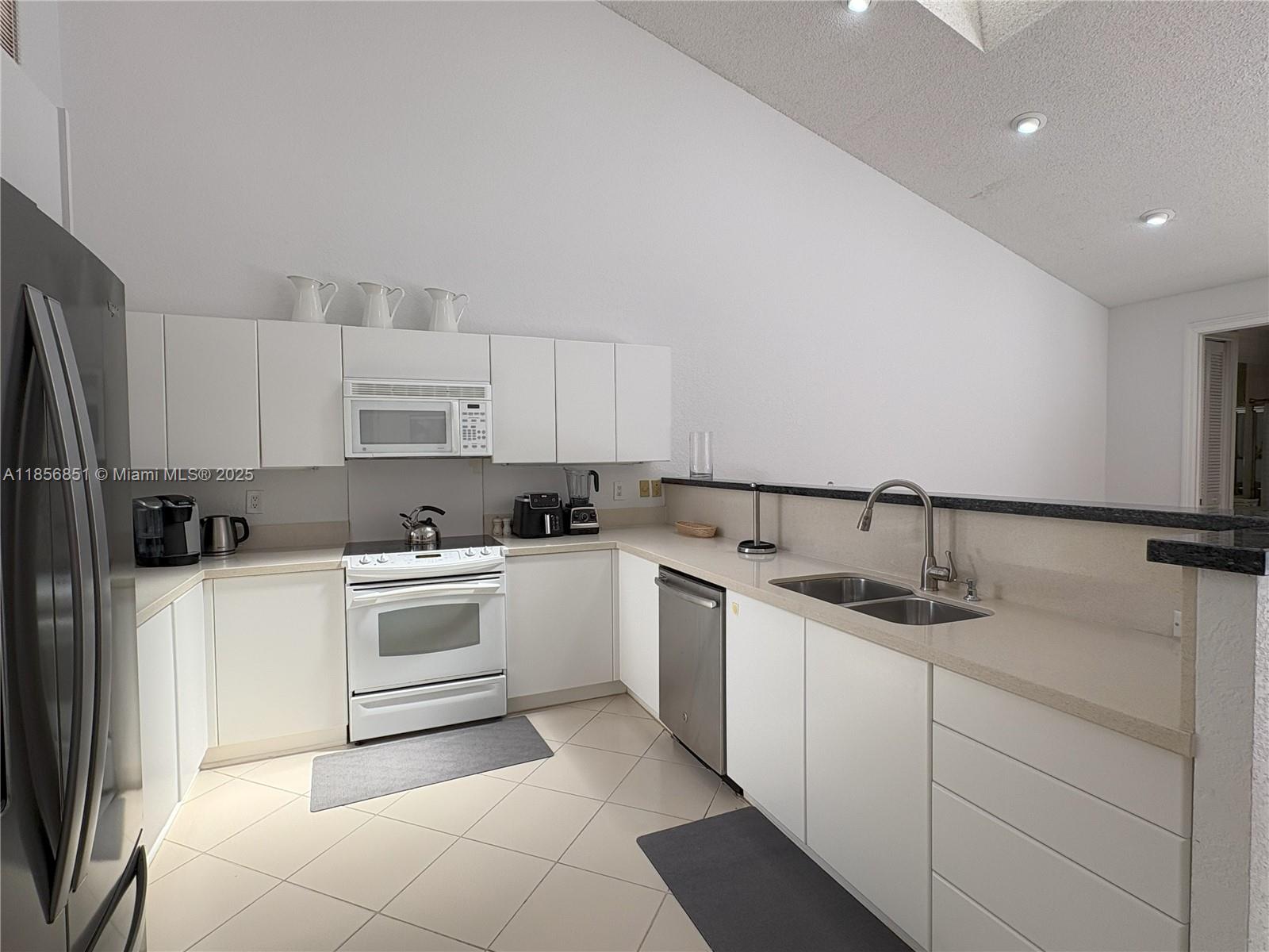 WINDSOR WAY 1 - Residential Lease