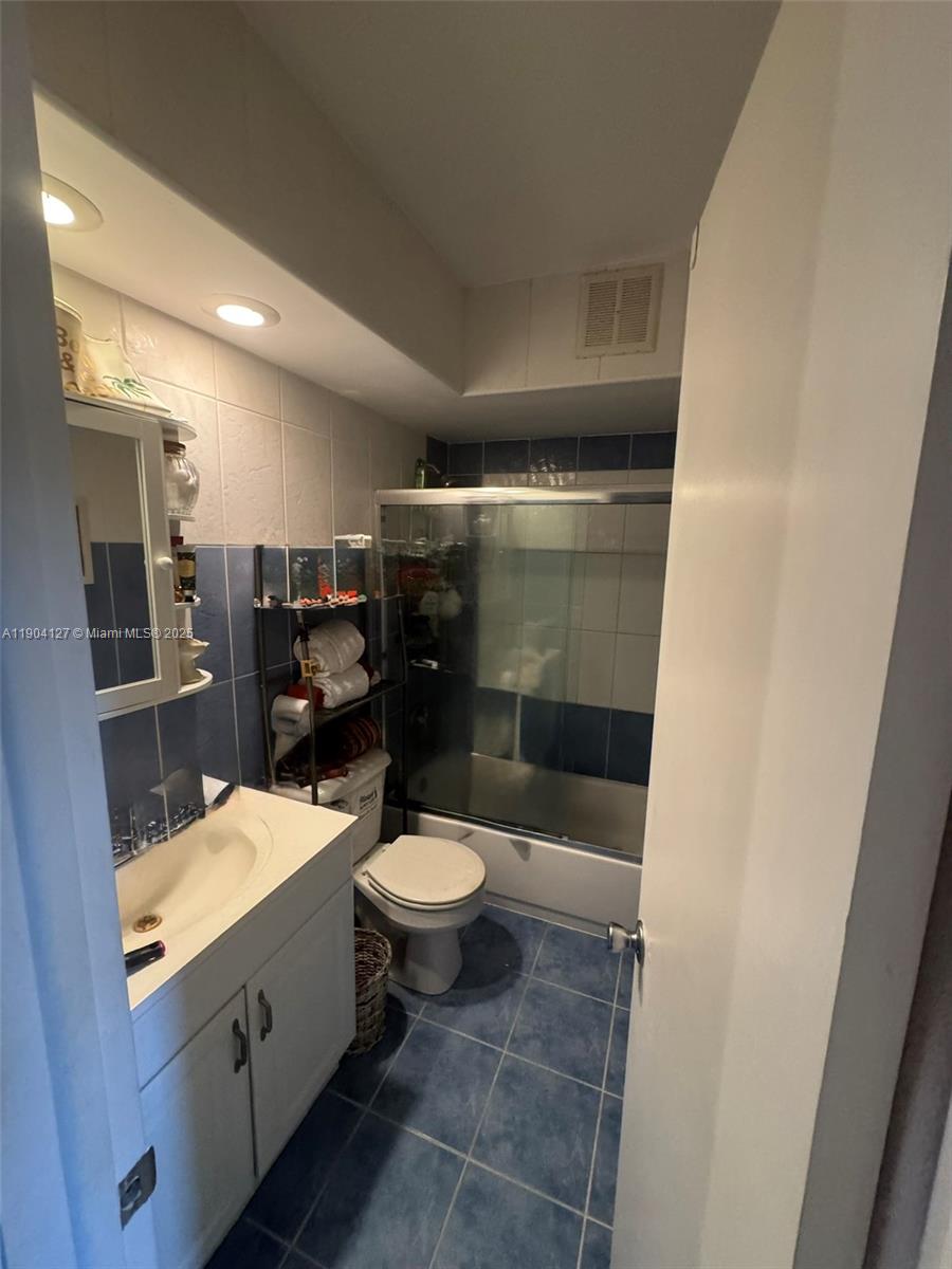 PARADISE BY THE SEA CONDO - Residential Lease