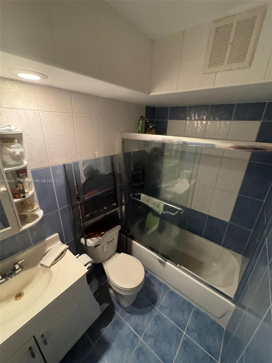 PARADISE BY THE SEA CONDO - Residential Lease