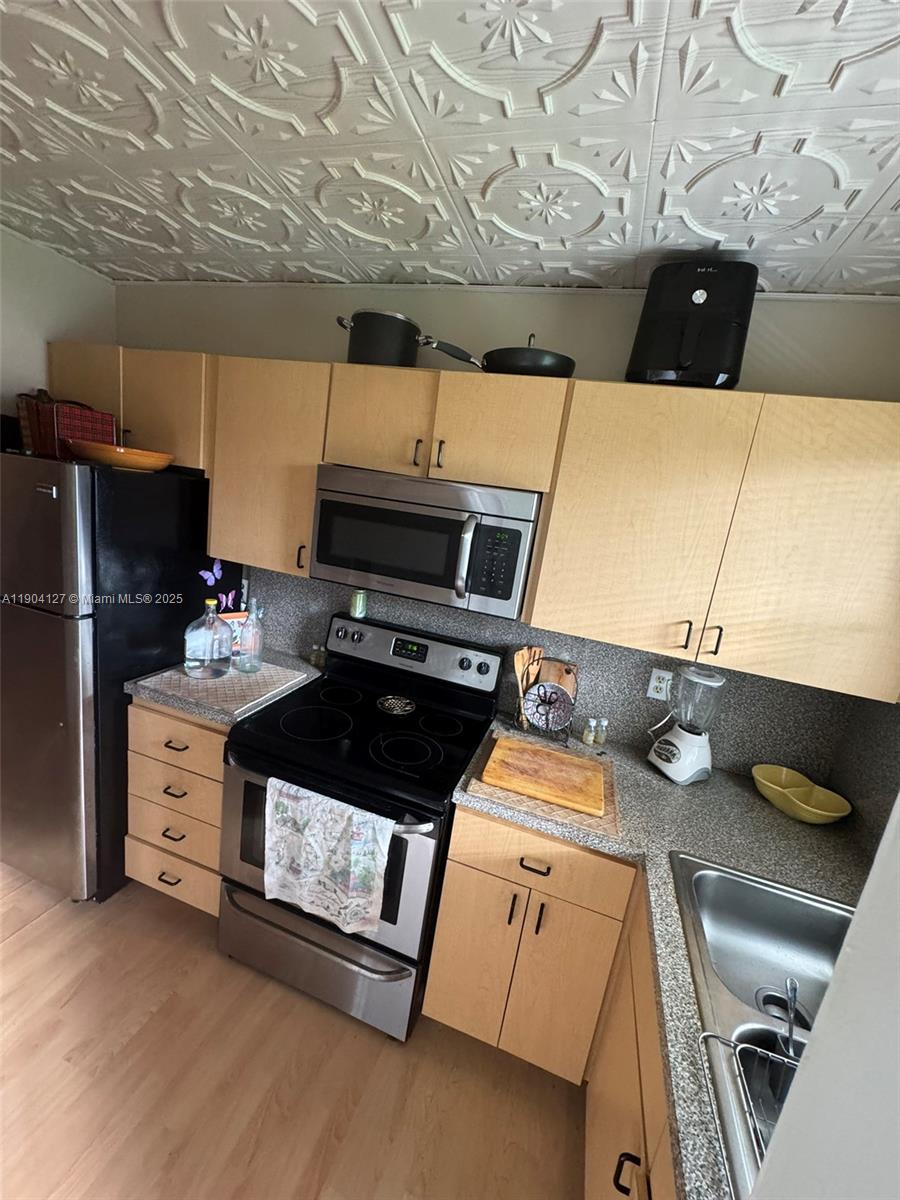 PARADISE BY THE SEA CONDO - Residential Lease