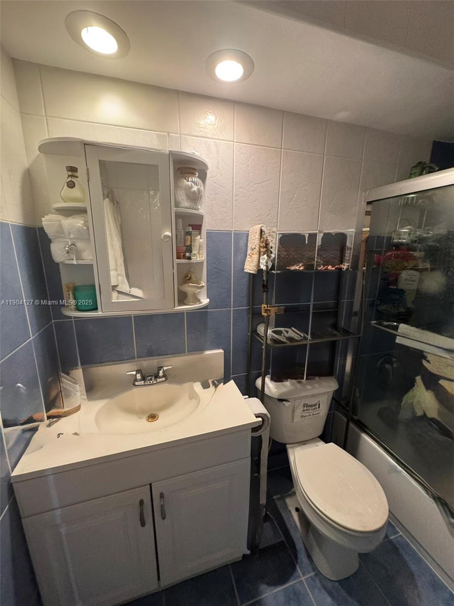 PARADISE BY THE SEA CONDO - Residential Lease