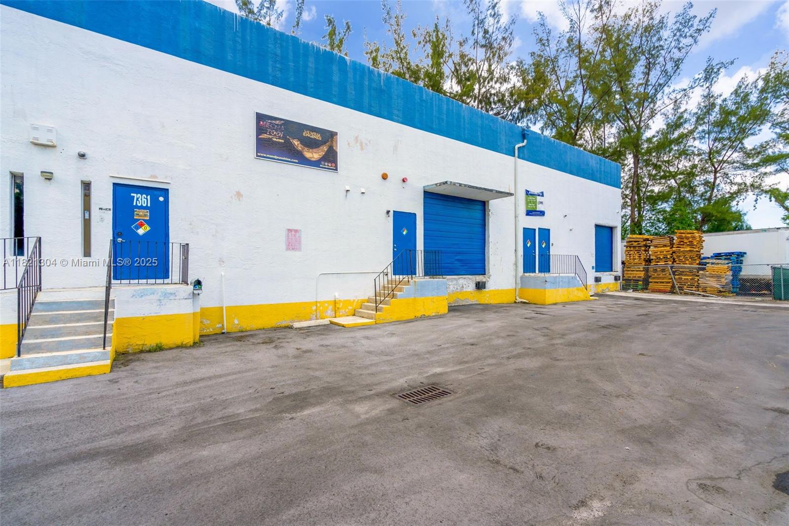 Welcome to the highly functional 17,000SF industrial space at 7361 NW 78th St in the heart of Lower Medley, ideally positioned for logistics, light manufacturing, or storage operations. With two dock-height loading doors, around 18' clear height in key areas, and an expansive 6,000 SF mezzanine, this unit offers flexibility to grow and optimize workflows. The built-in office suite, kitchenette, bathrooms, and on-site parking ensure comfort and convenience for your team, while generous signage opportunities boost your visibility.
Clear Height: 17’
Drive In Bays: 2
Exterior Dock Doors: 8
Levelers: 1
Standard Parking Spaces: 52