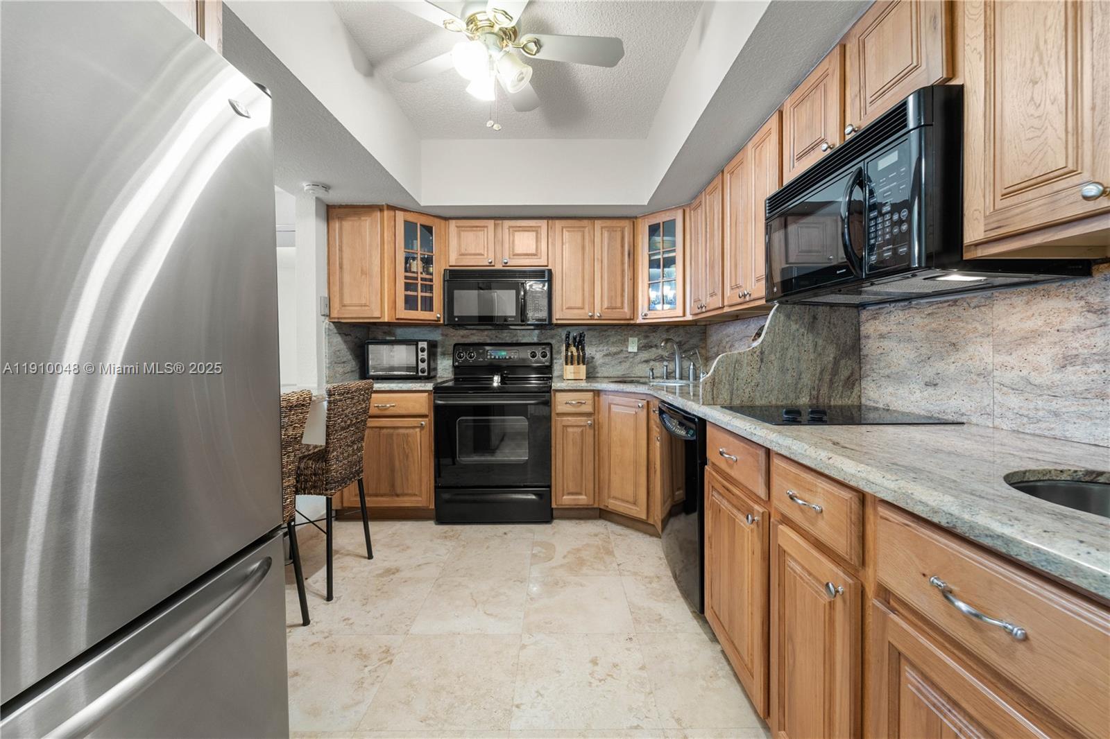 THE WAVES CONDO - Residential