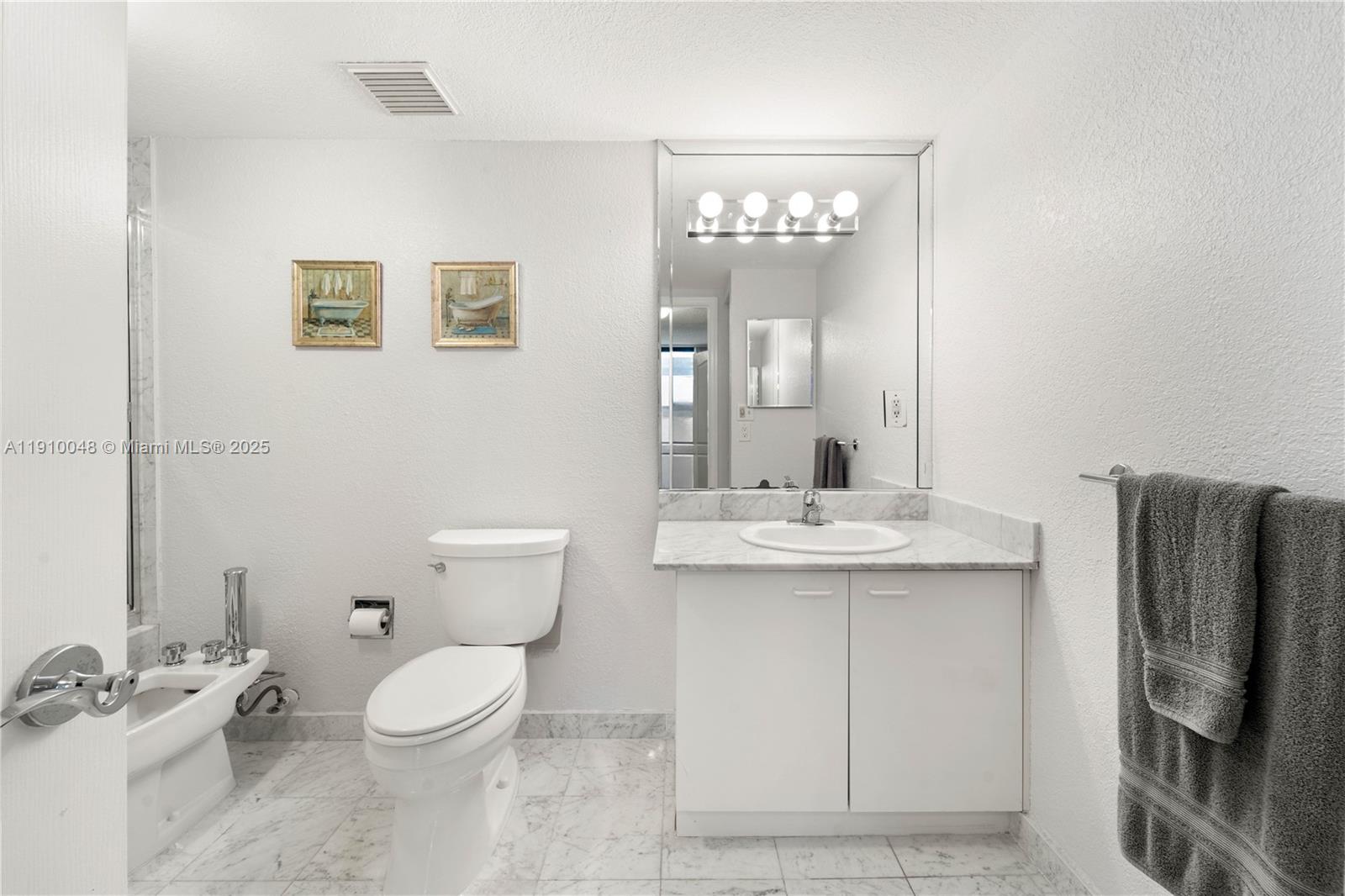 THE WAVES CONDO - Residential