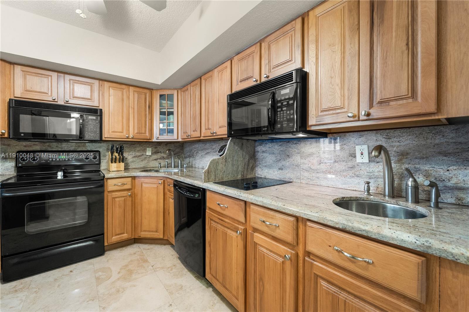 THE WAVES CONDO - Residential