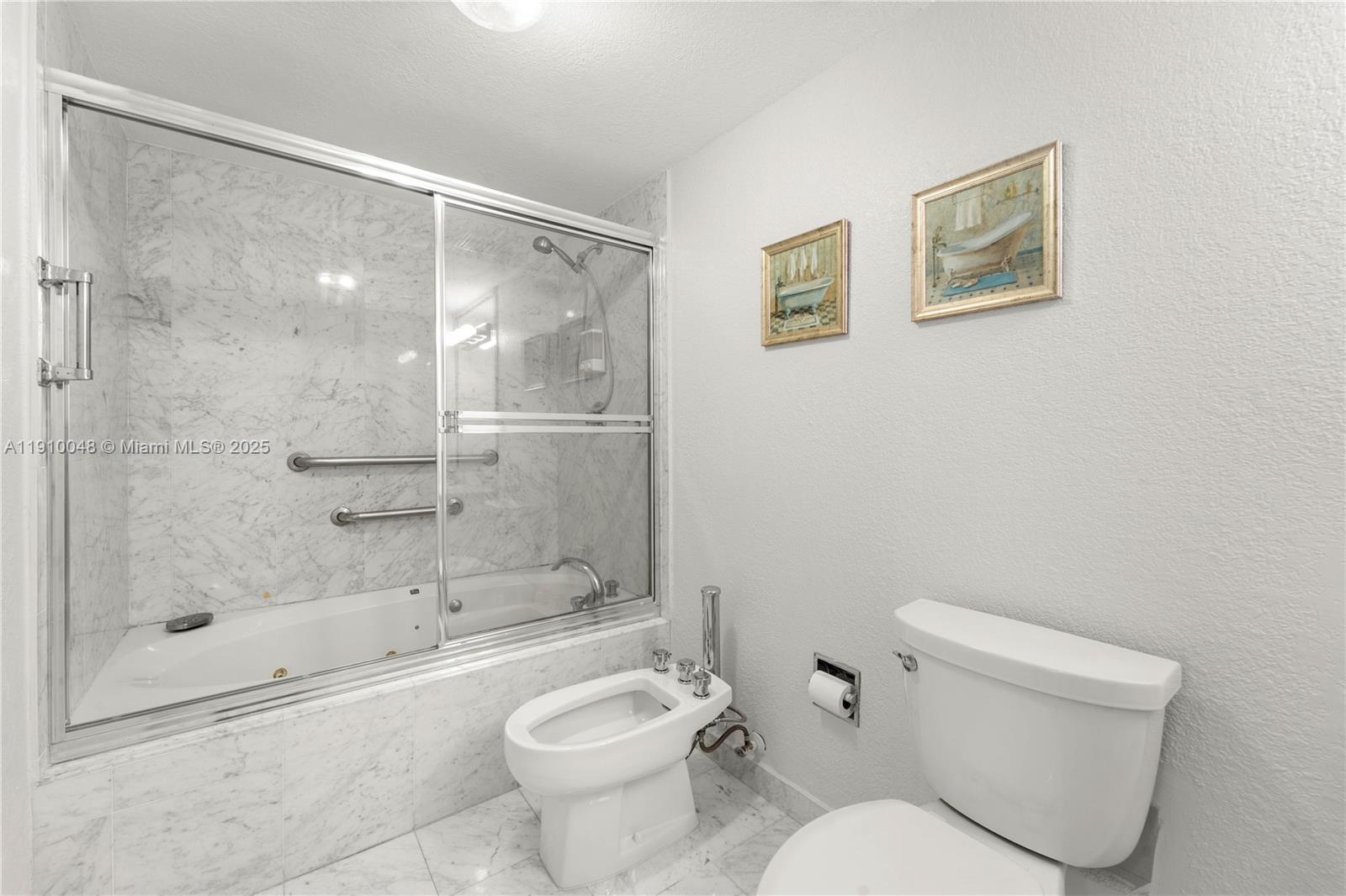 THE WAVES CONDO - Residential