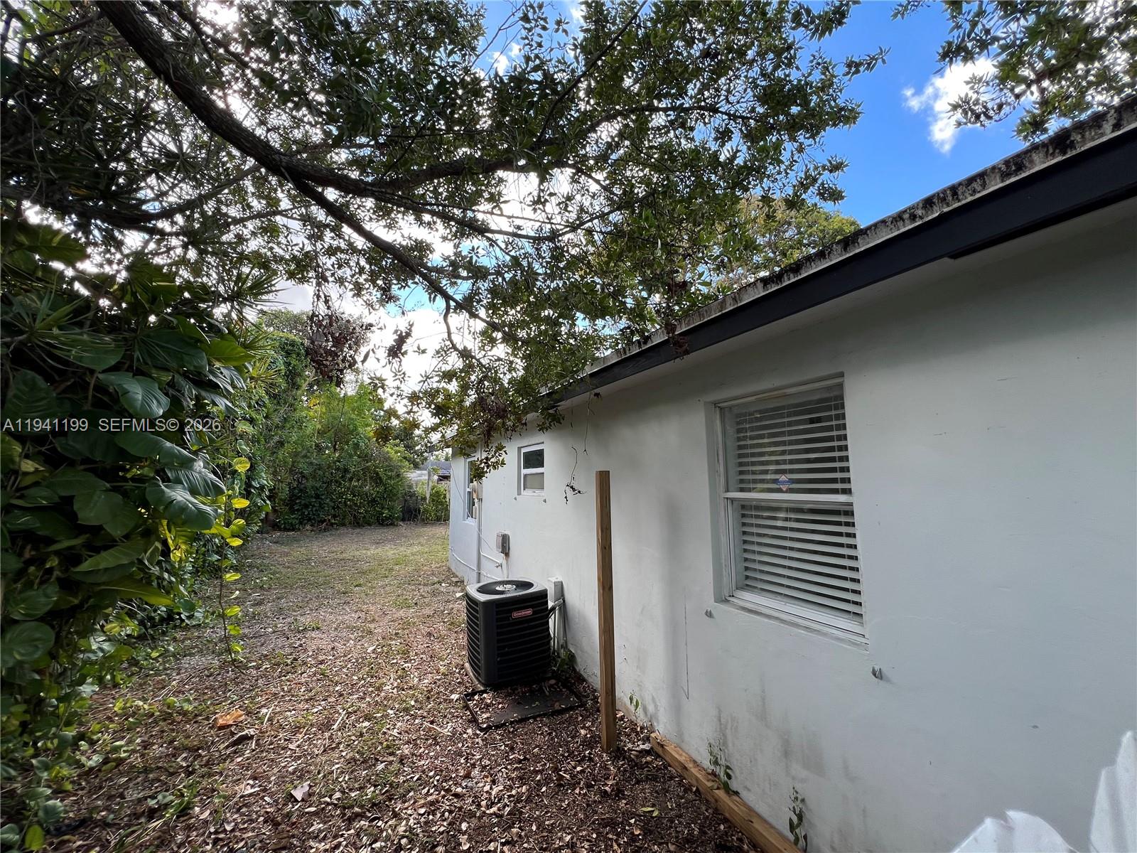 AVOCADO MANOR - Residential