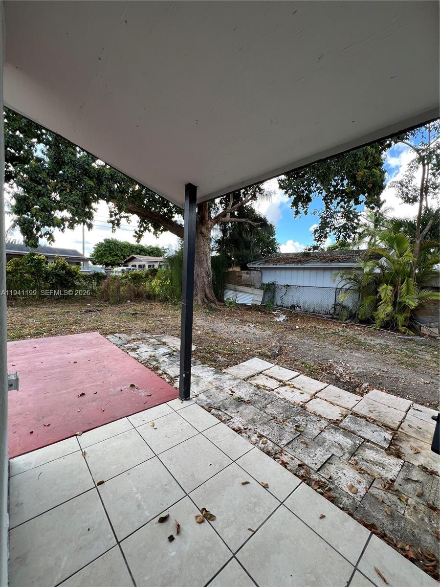 AVOCADO MANOR - Residential