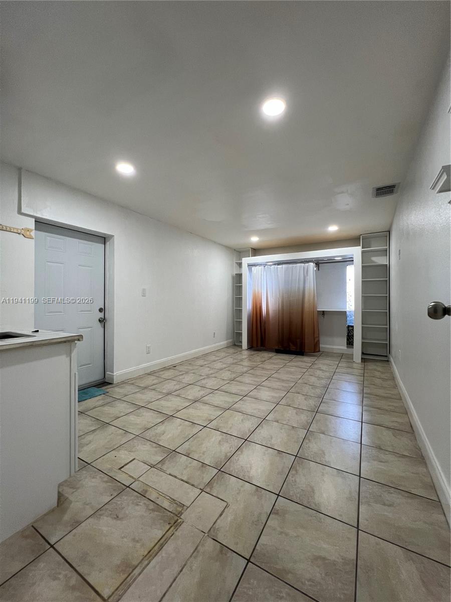 AVOCADO MANOR - Residential