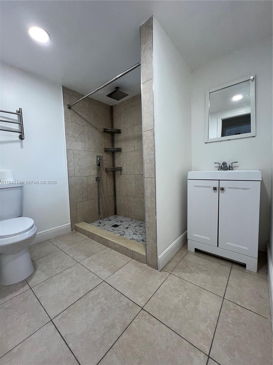 AVOCADO MANOR - Residential