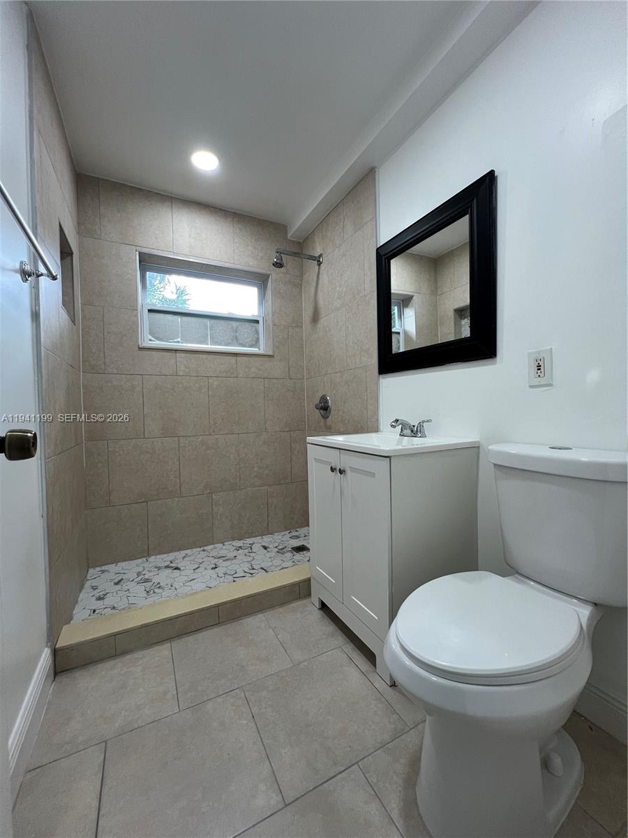 AVOCADO MANOR - Residential