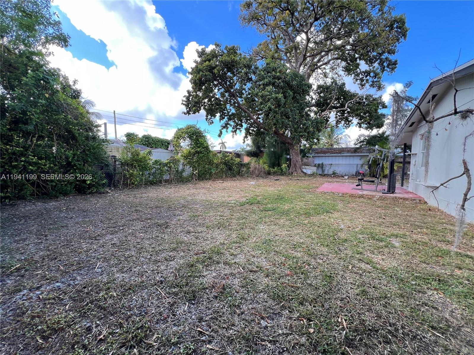 AVOCADO MANOR - Residential