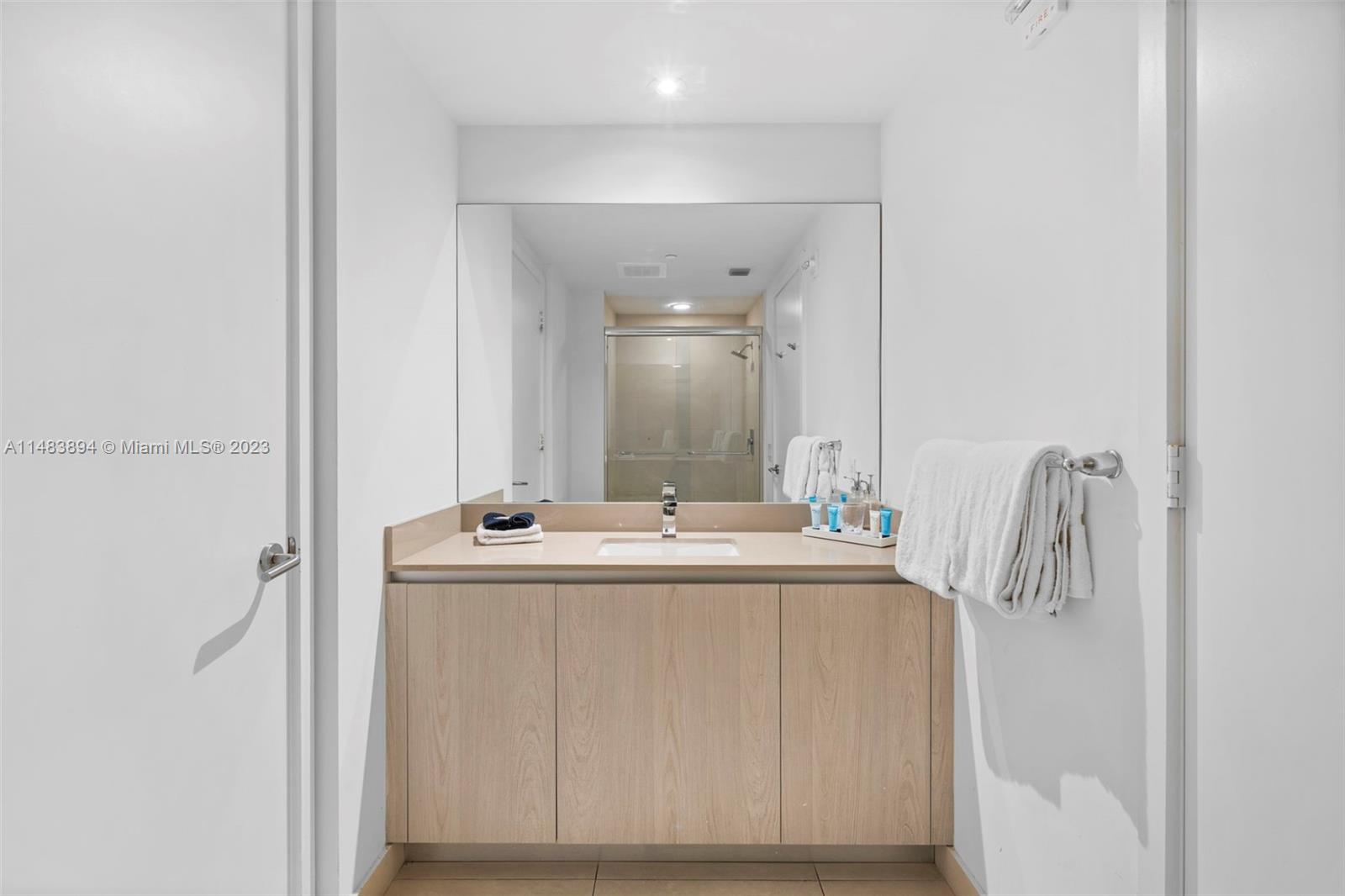 HYDE BEACH RESORT - Residential Lease