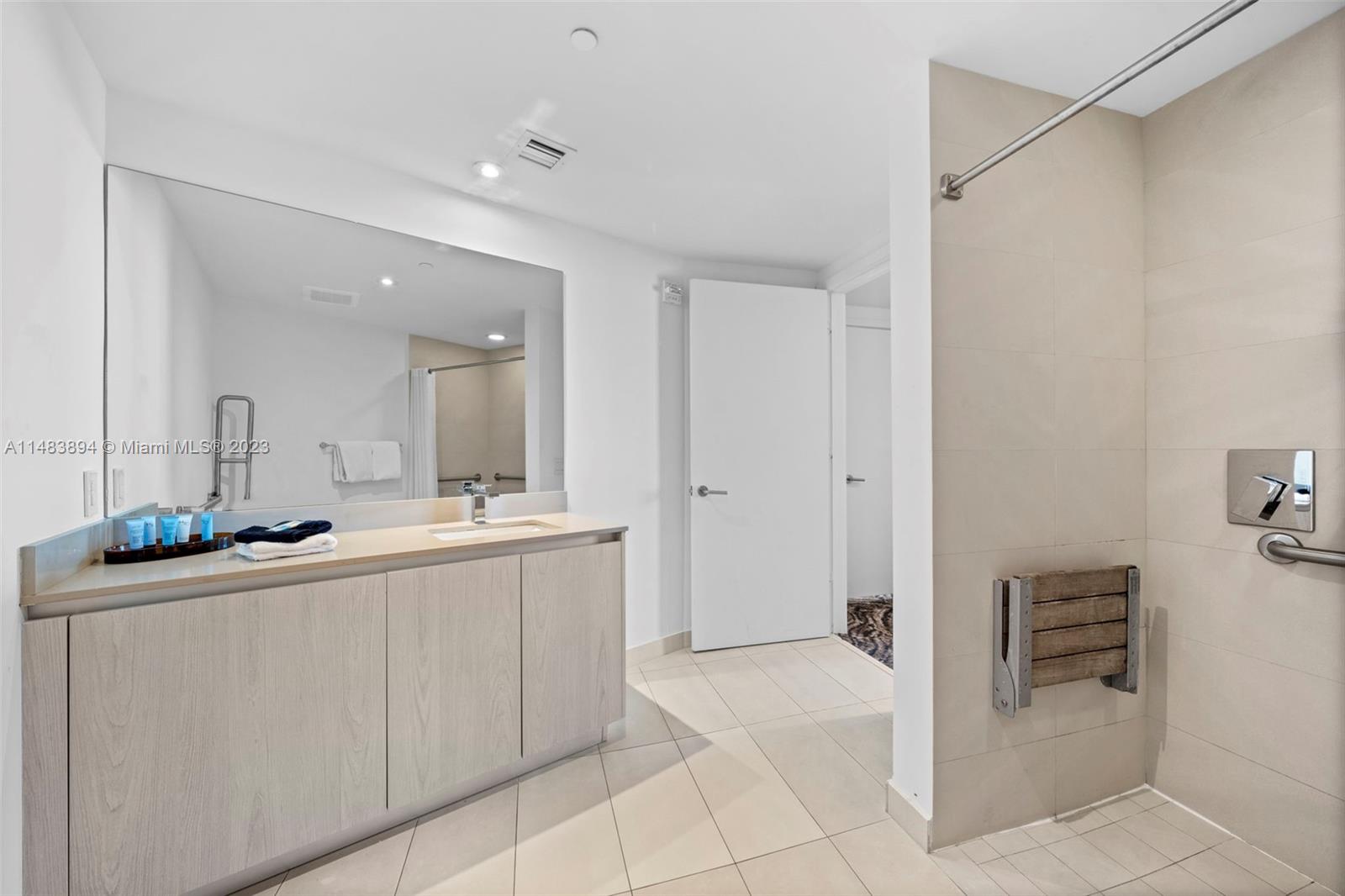 HYDE BEACH RESORT - Residential Lease