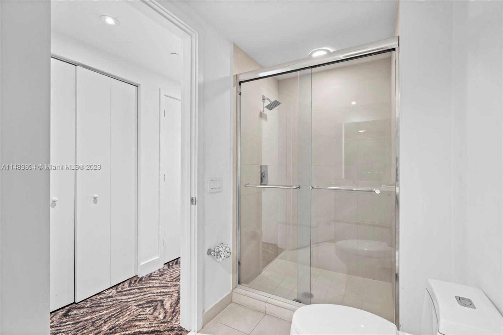 HYDE BEACH RESORT - Residential Lease