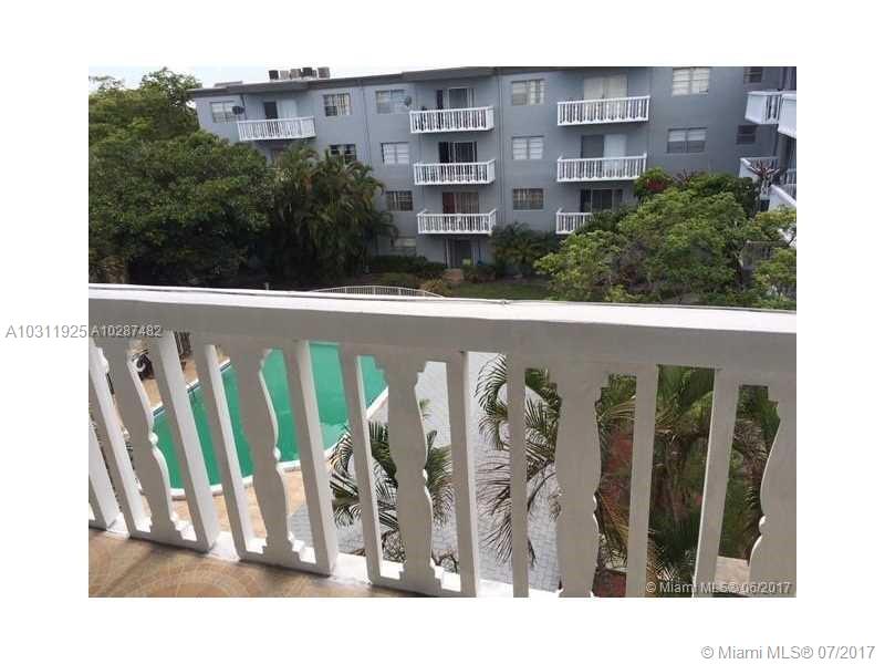 LUNA AT HOLLYWOOD IV COND - Residential Lease