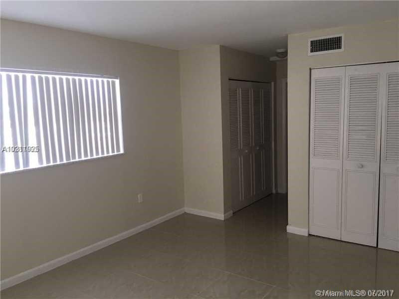 LUNA AT HOLLYWOOD IV COND - Residential Lease