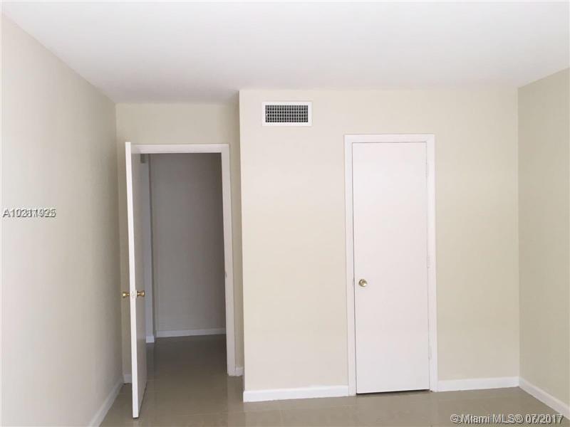 LUNA AT HOLLYWOOD IV COND - Residential Lease