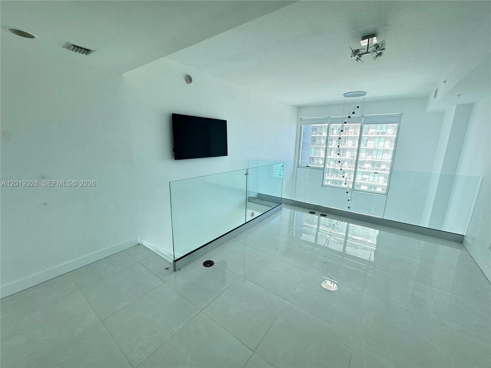 60 SW 13th St 2006