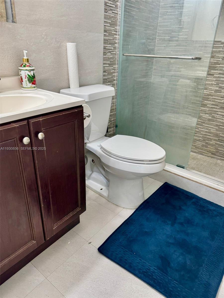 THE ISLES CONDO - Residential