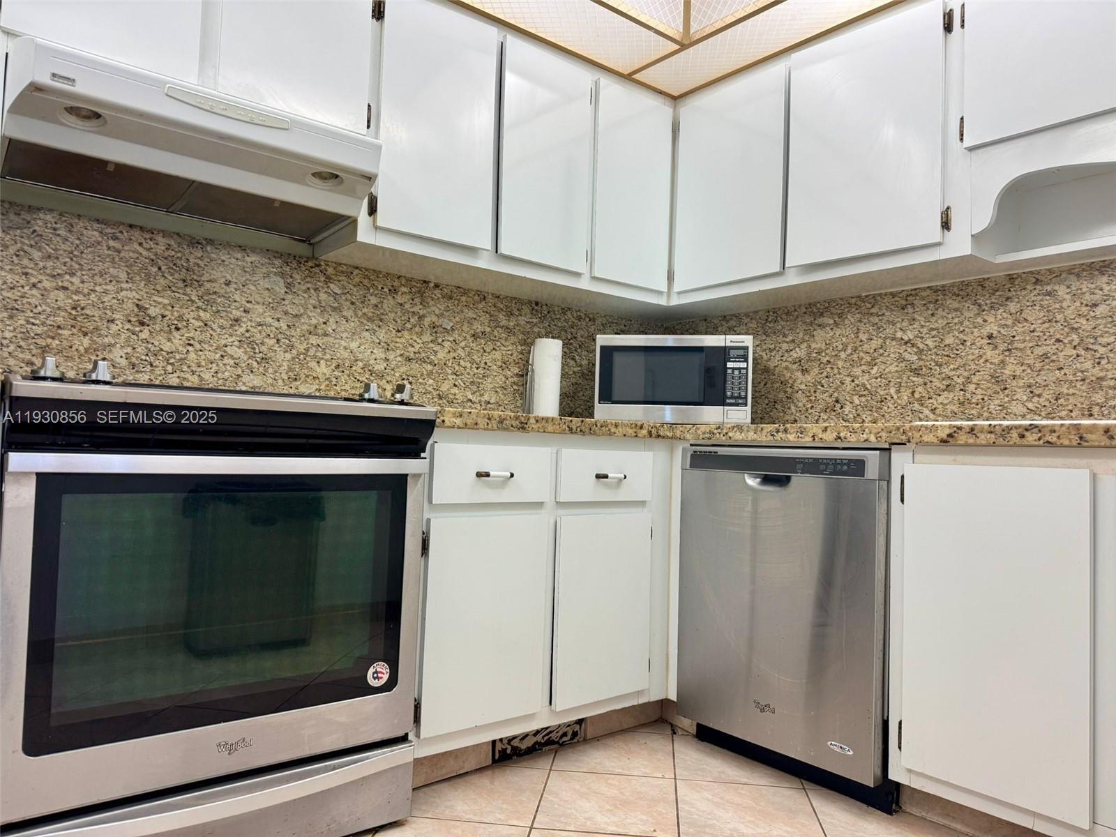 THE ISLES CONDO - Residential