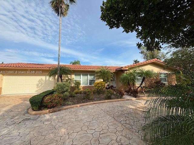This home comes furnished or unfurnished. 4 Bedroom 2 and a half bathrooms with a screened in pool in the FALLS AREA (Kendall area) Can be rented monthly(different price if rented monthly) or Annually (price listed).
Beautiful home in a marvelous area of the Falls. Tiled throughout on a huge lot. Send a complete package, application, driver's license of all tenants over the age of 18, proof of income, credit score, and receive a quick response. No association approval needed. Move in right away.