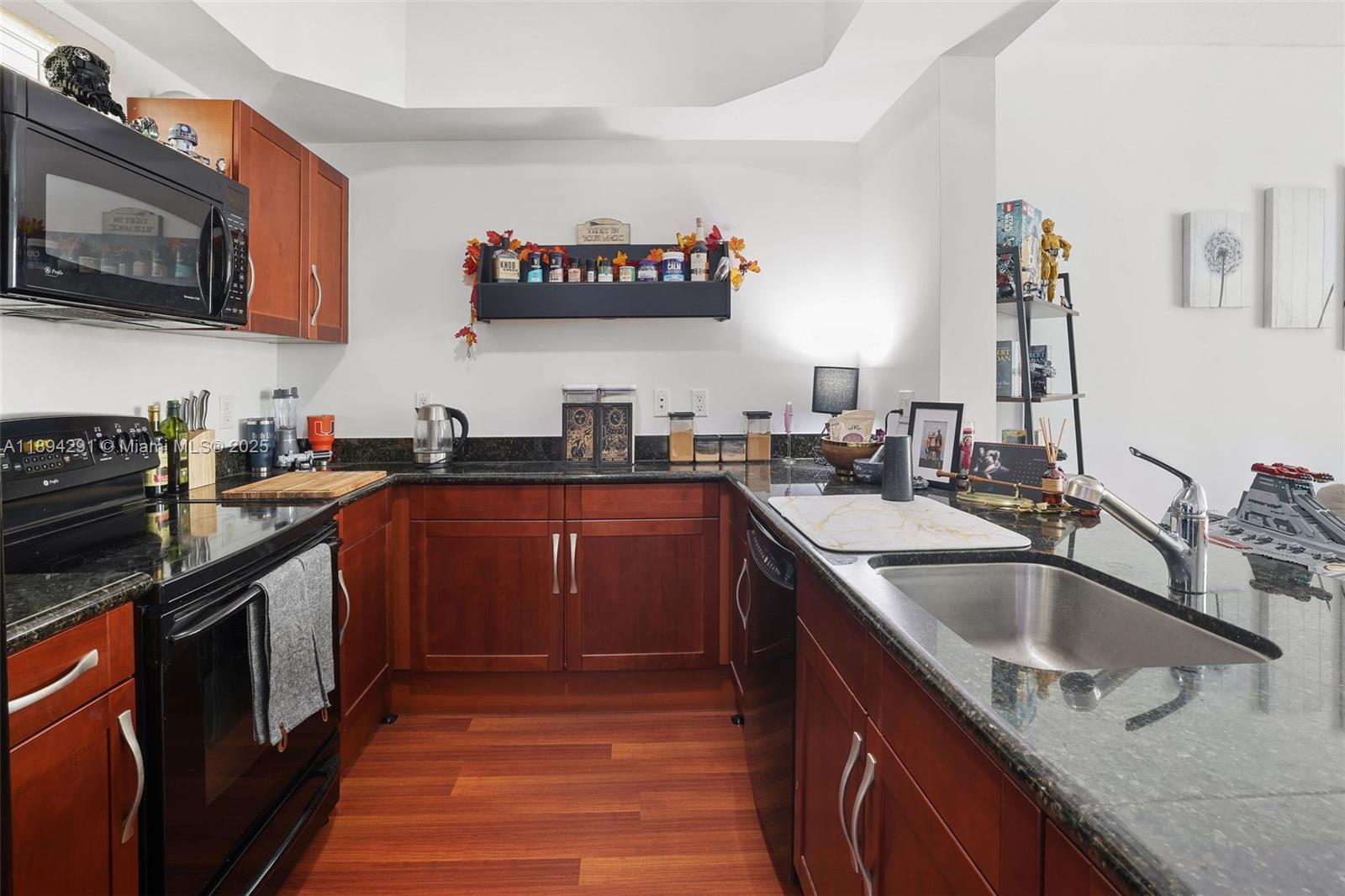 DOWNTOWN DADELAND CONDO N - Residential