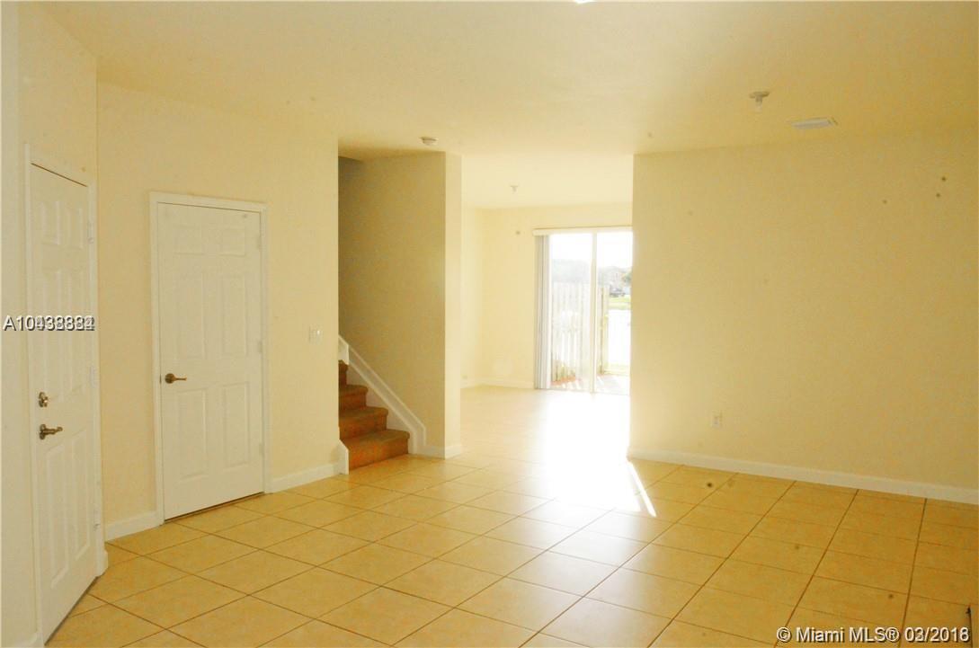 ISLANDS AT DORAL NORTHWES - Residential