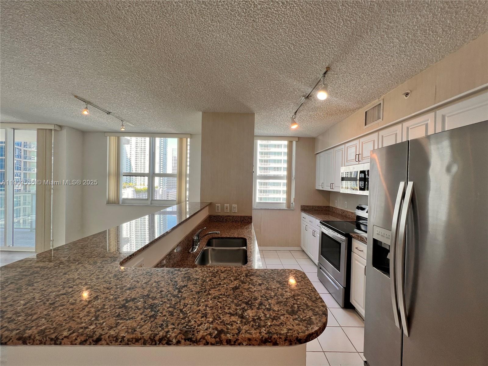 THE MARK ON BRICKELL COND - Residential Lease