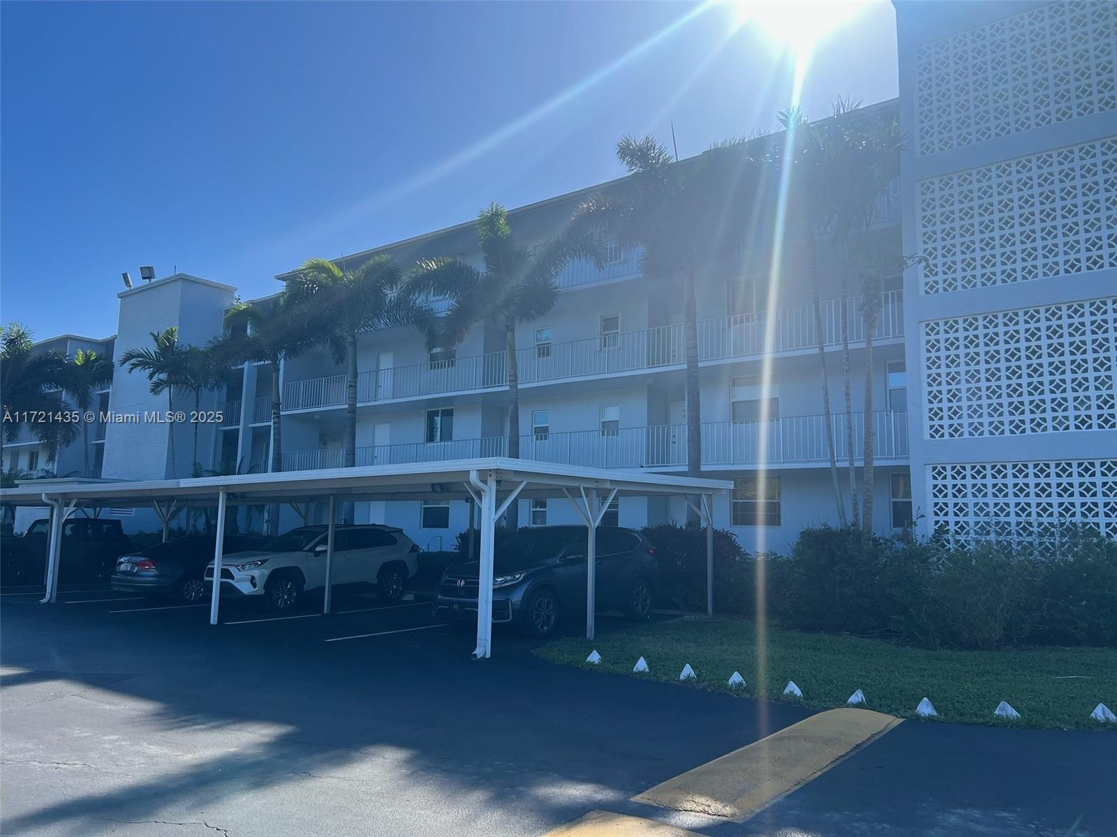 HARBOUR HALL INLET CLUB C - Residential