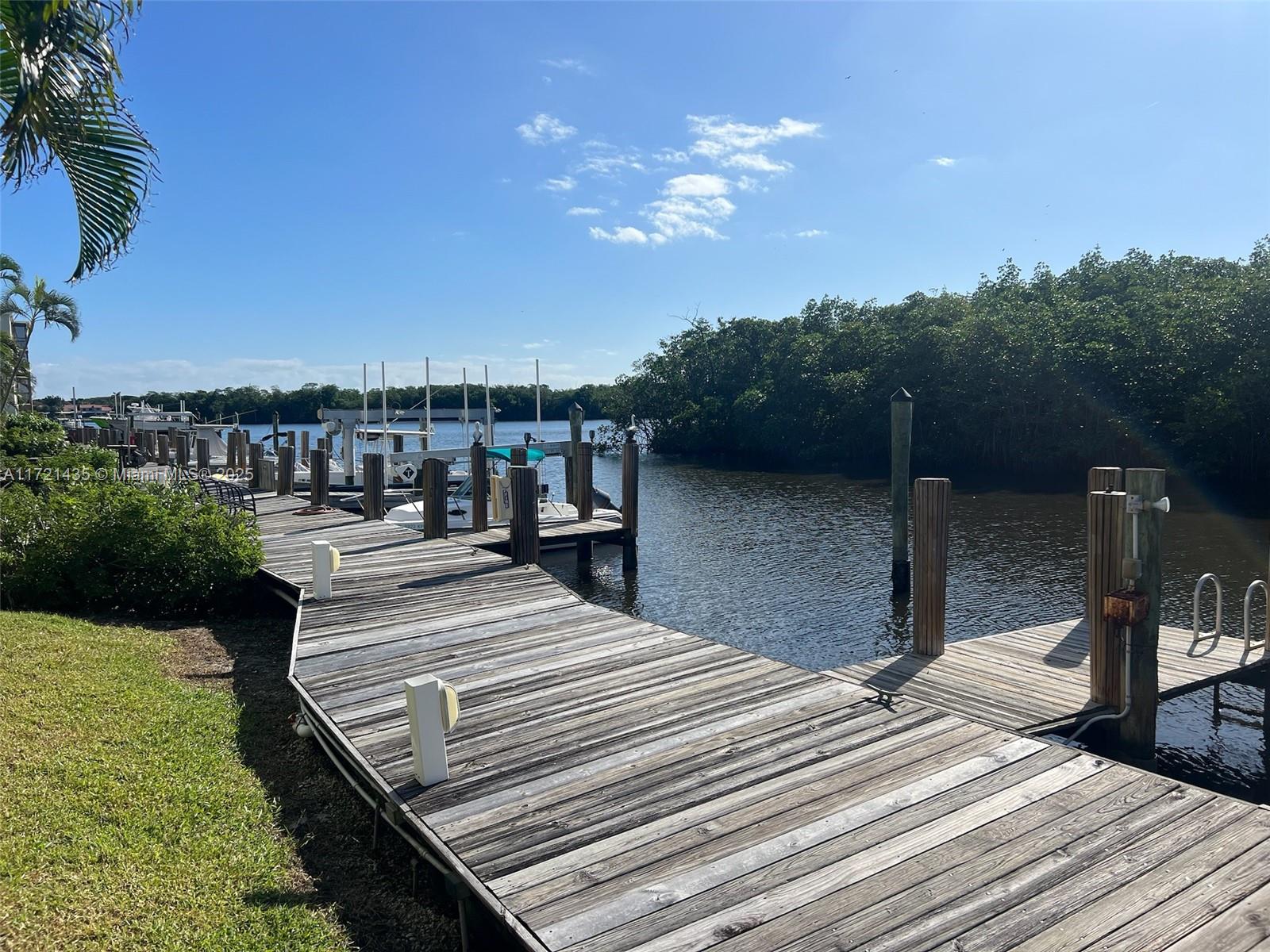 HARBOUR HALL INLET CLUB C - Residential