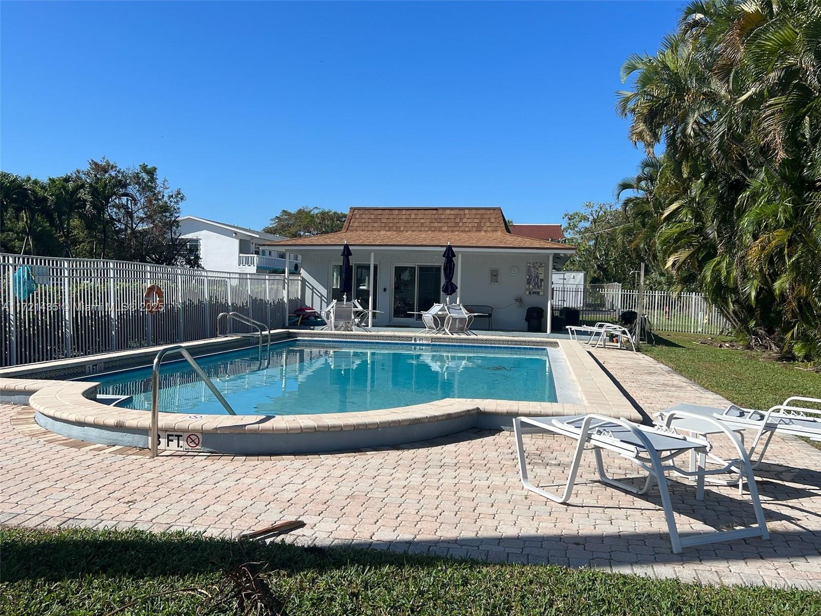 HARBOUR HALL INLET CLUB C - Residential