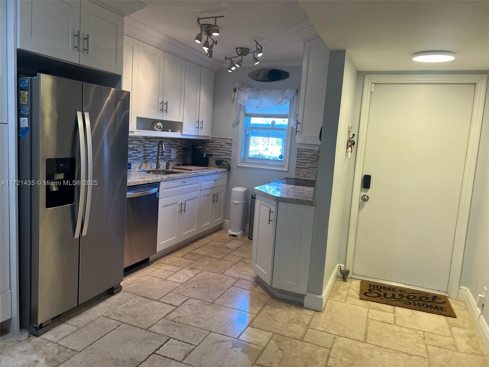 HARBOUR HALL INLET CLUB C - Residential