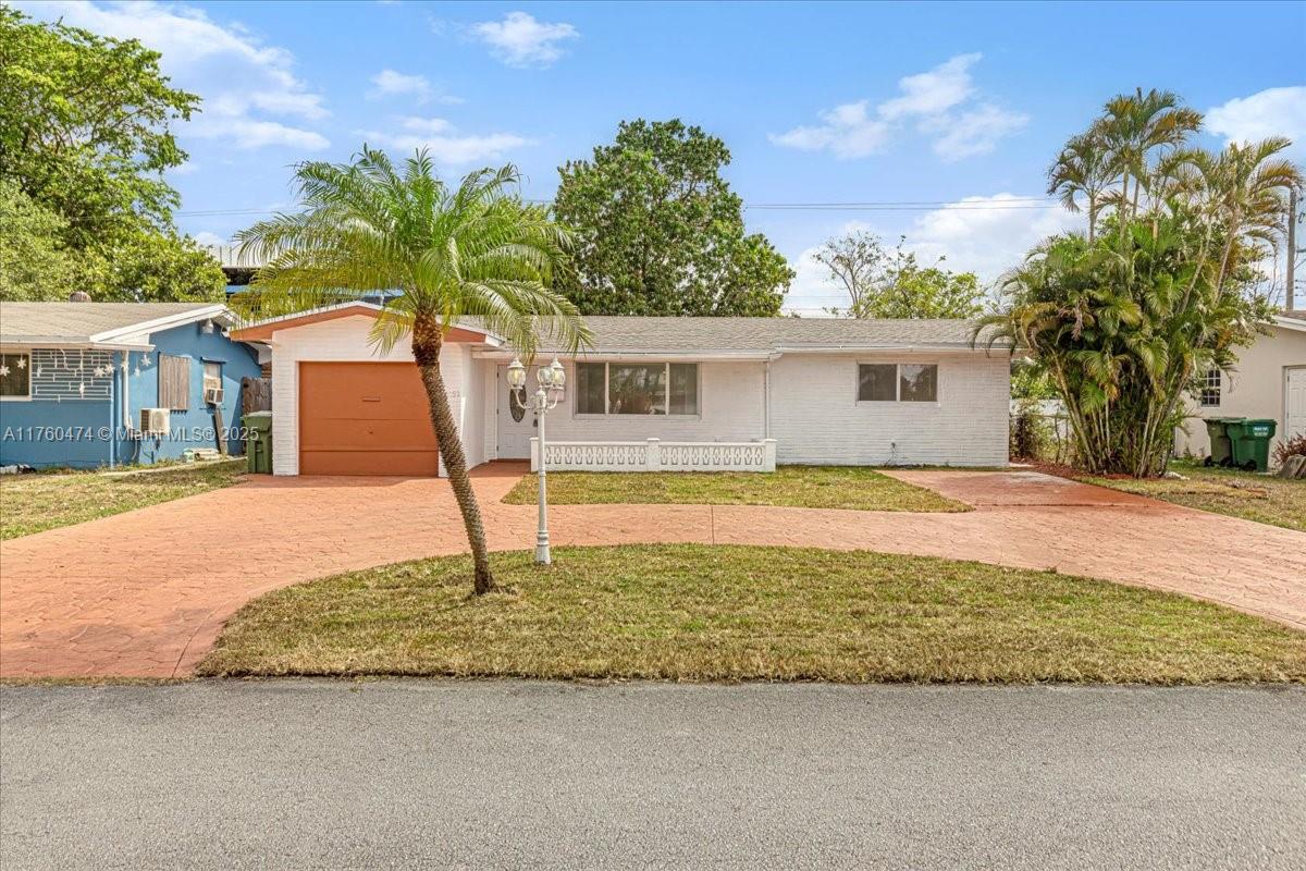 Property for Sale at 1151 Nw 81st Ave, Pembroke Pines, Miami-Dade County, Florida - Bedrooms: 4 
Bathrooms: 3  - $539,000