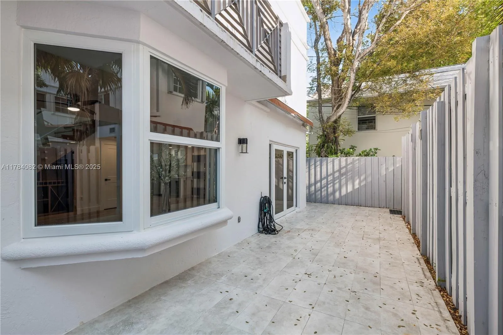 Miami, Florida 33133, United States, 3 Bedrooms Bedrooms, ,3 BathroomsBathrooms,Residential,Active,113460