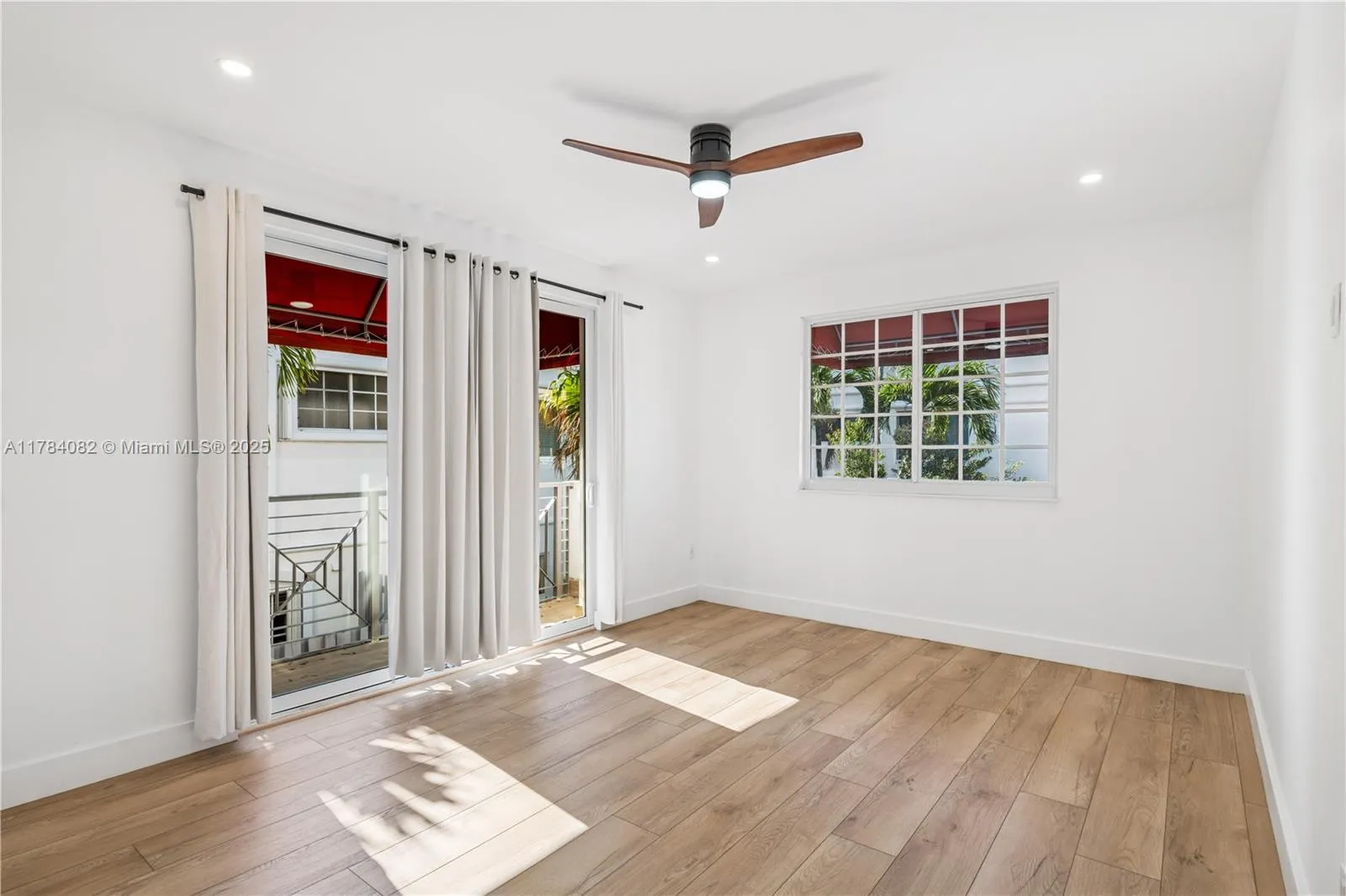 Miami, Florida 33133, United States, 3 Bedrooms Bedrooms, ,3 BathroomsBathrooms,Residential,Active,113460