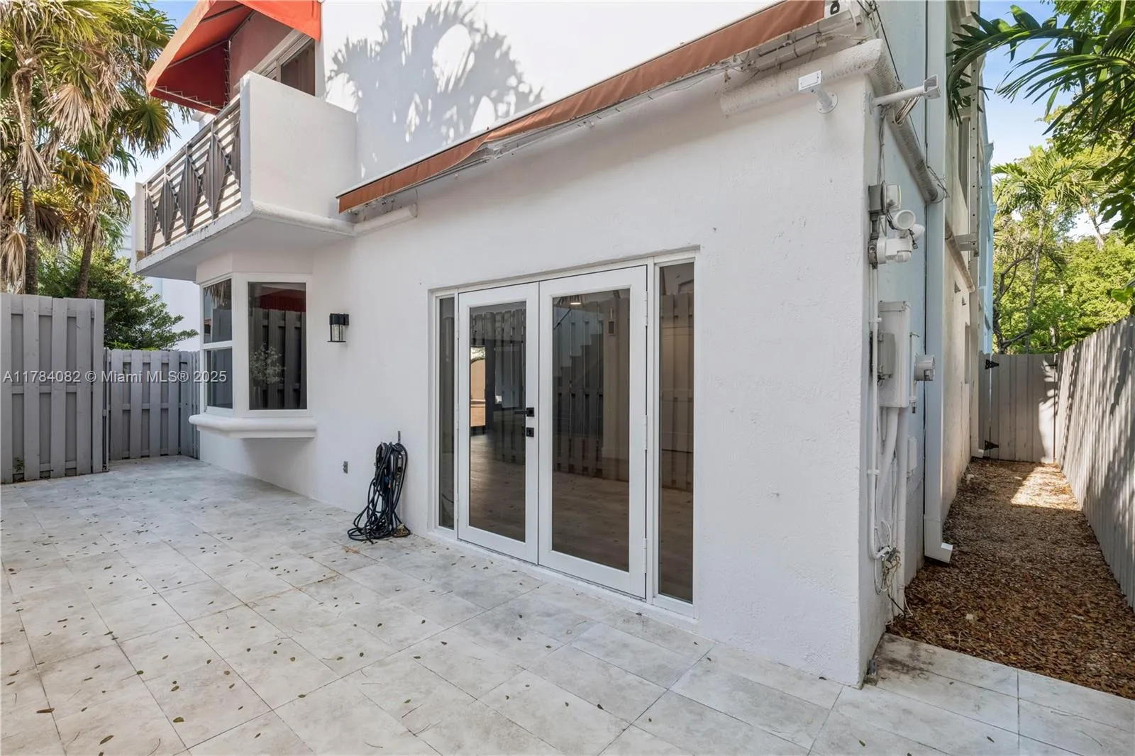 Miami, Florida 33133, United States, 3 Bedrooms Bedrooms, ,3 BathroomsBathrooms,Residential,Active,113460