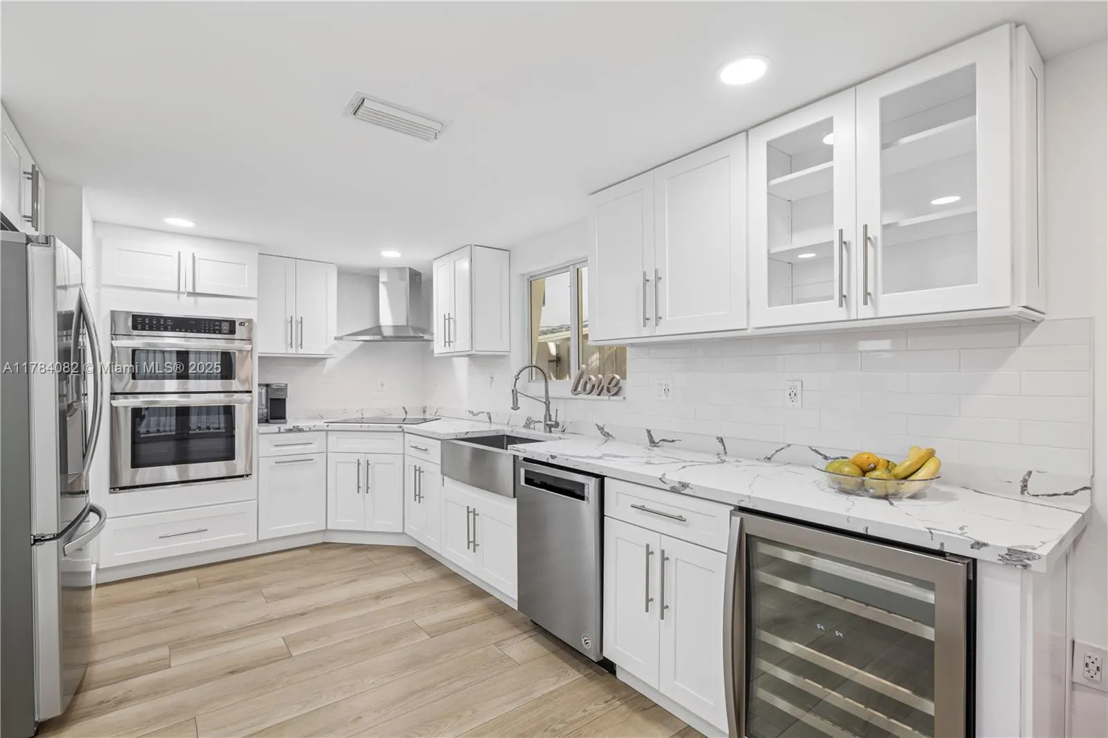 Miami, Florida 33133, United States, 3 Bedrooms Bedrooms, ,3 BathroomsBathrooms,Residential,Active,113460