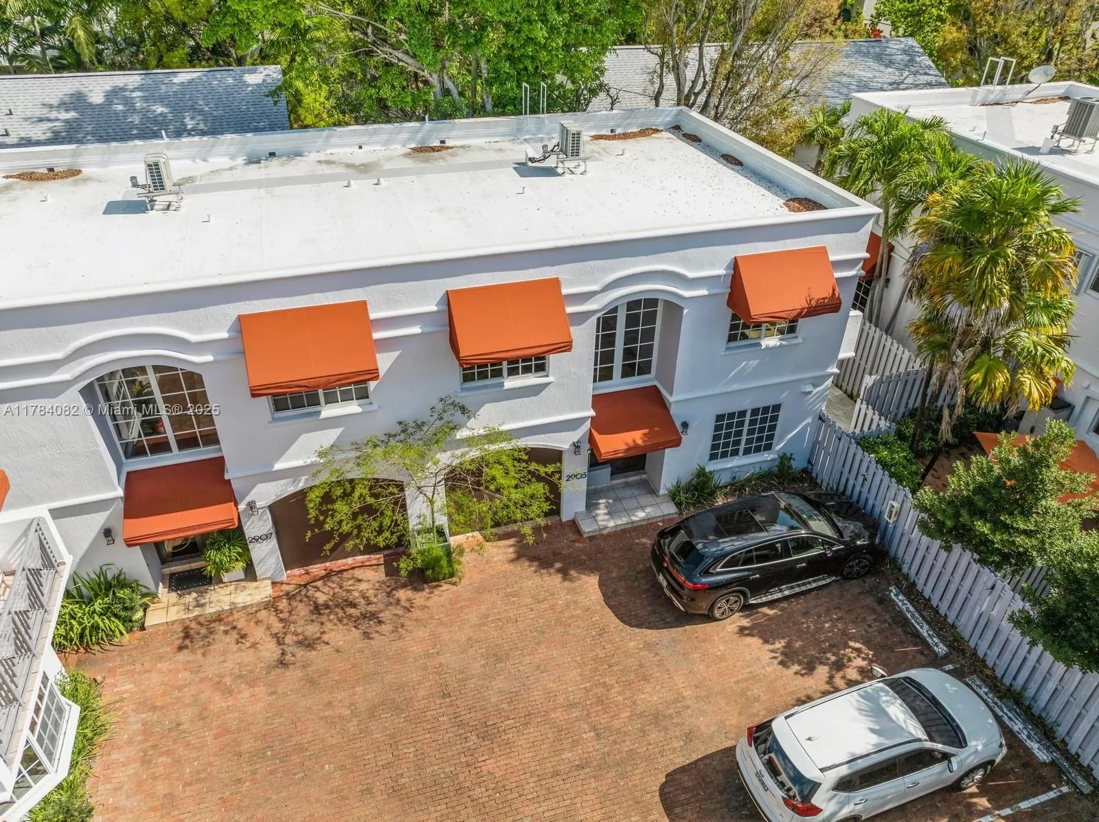 Miami, Florida 33133, United States, 3 Bedrooms Bedrooms, ,3 BathroomsBathrooms,Residential,Active,113460