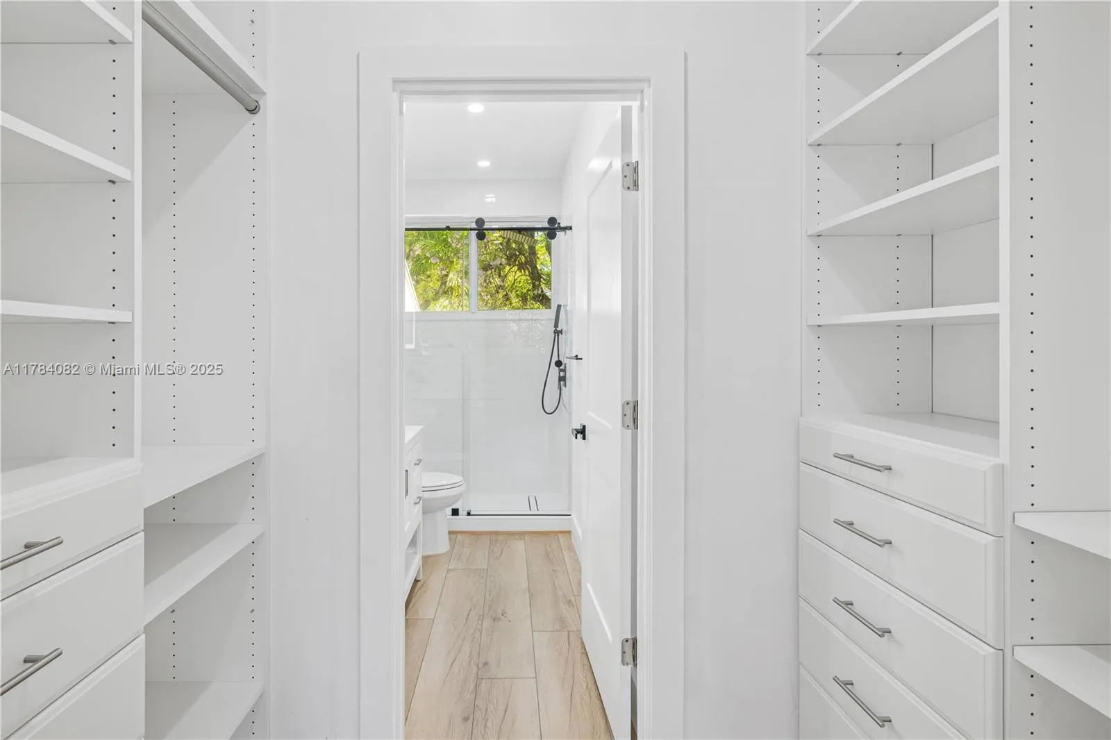 Miami, Florida 33133, United States, 3 Bedrooms Bedrooms, ,3 BathroomsBathrooms,Residential,Active,113460