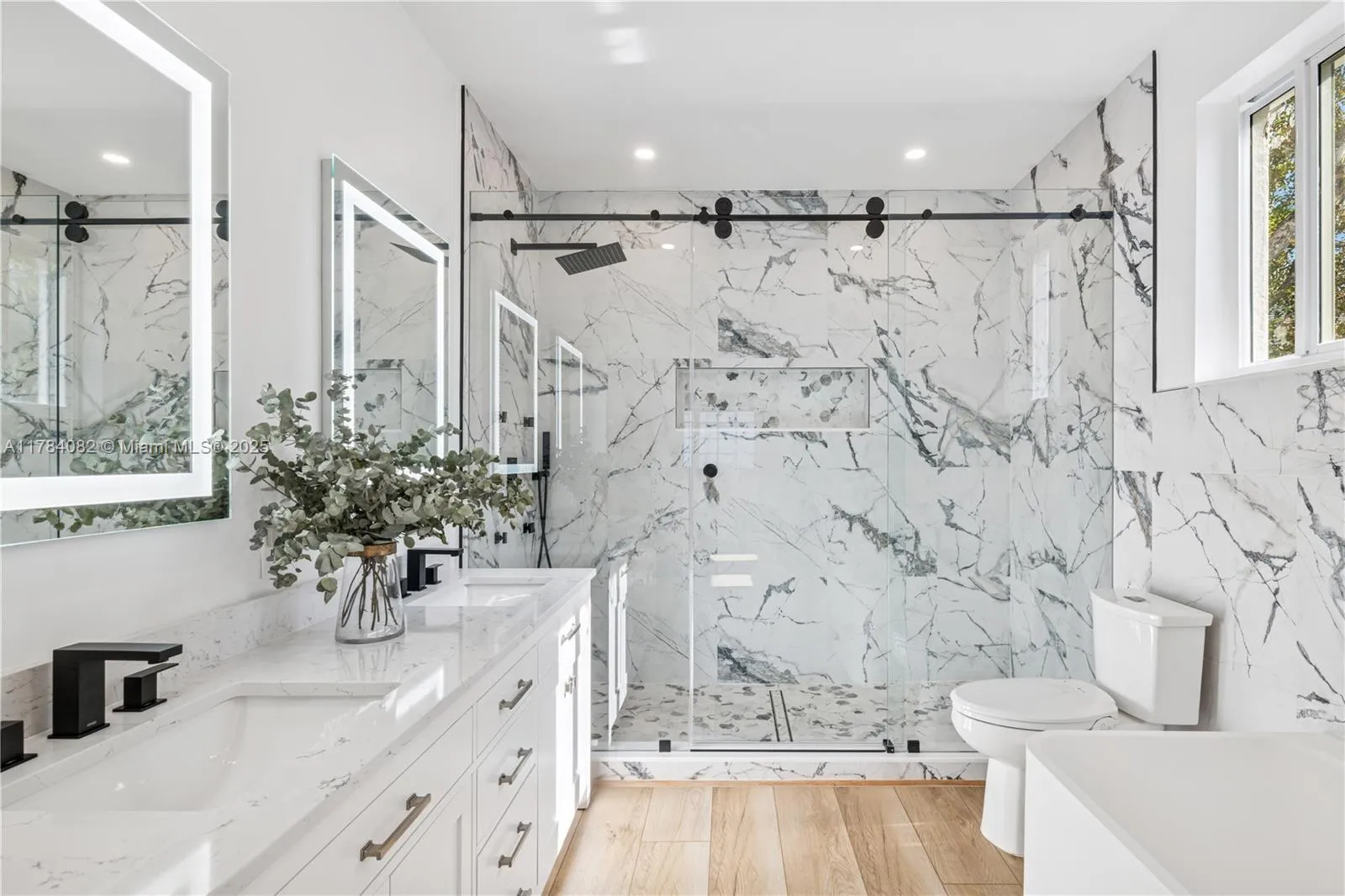 Miami, Florida 33133, United States, 3 Bedrooms Bedrooms, ,3 BathroomsBathrooms,Residential,Active,113460