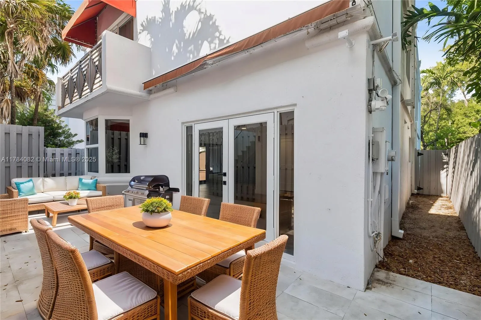 Miami, Florida 33133, United States, 3 Bedrooms Bedrooms, ,3 BathroomsBathrooms,Residential,Active,113460