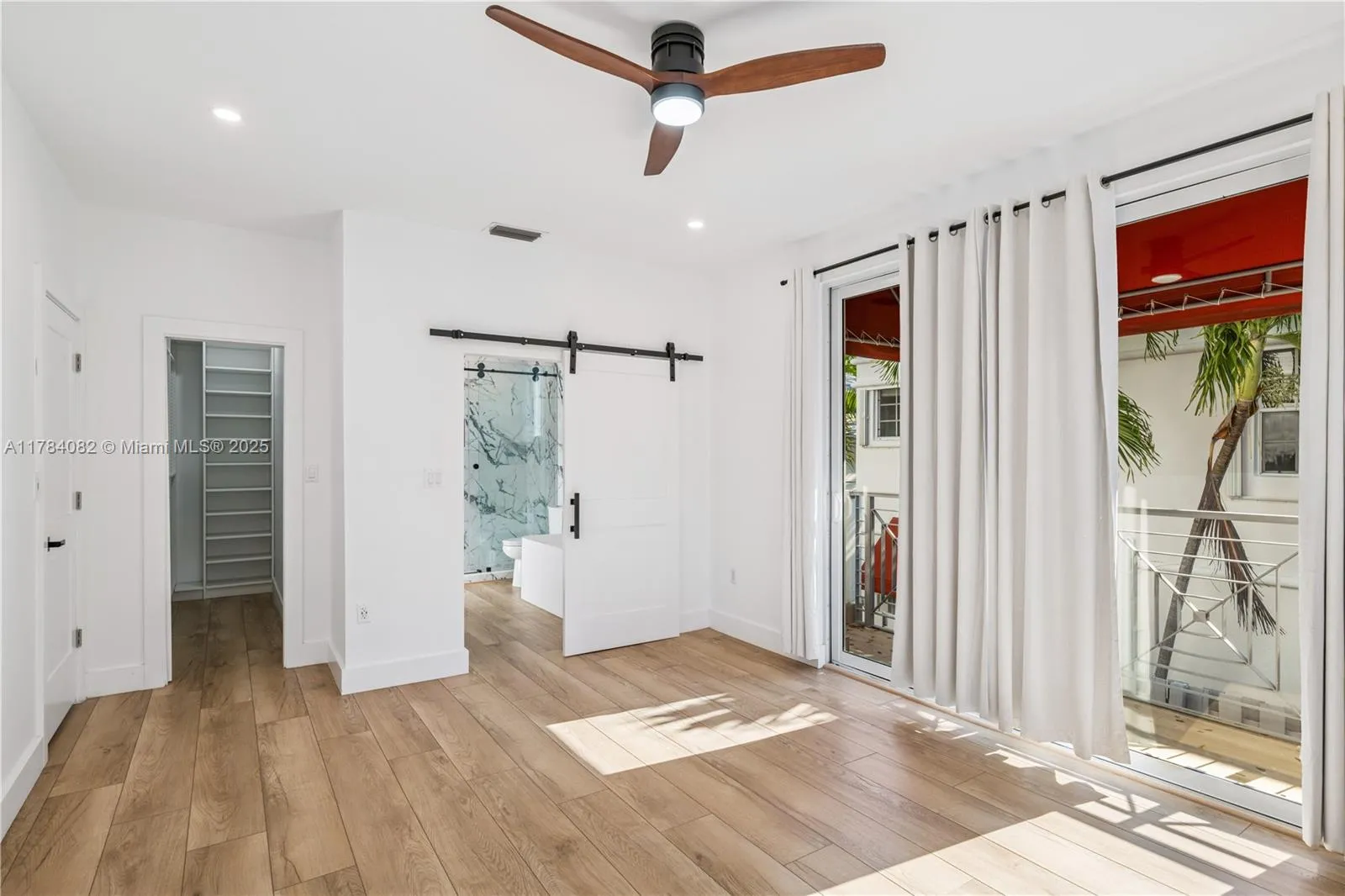 Miami, Florida 33133, United States, 3 Bedrooms Bedrooms, ,3 BathroomsBathrooms,Residential,Active,113460