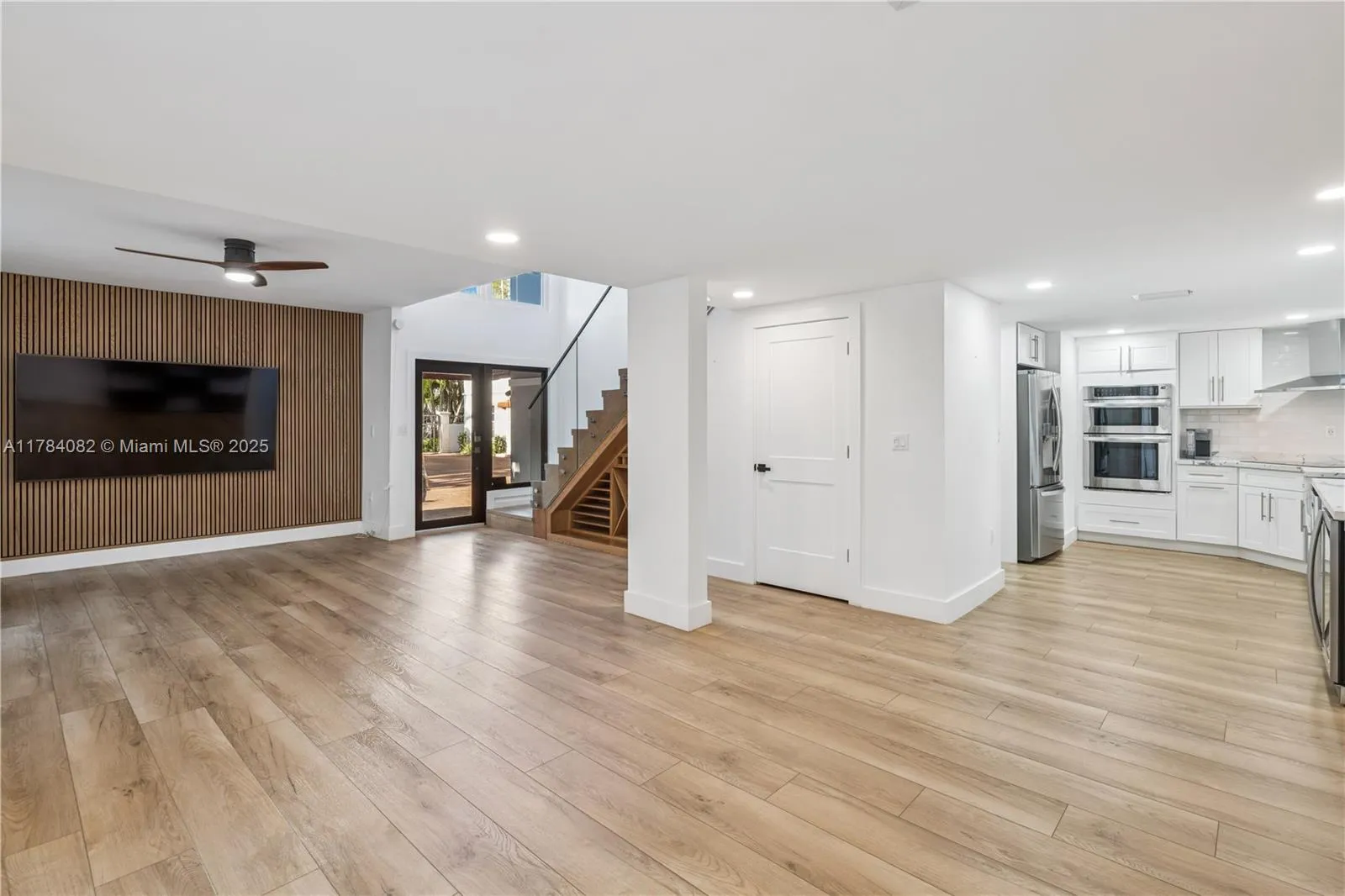 Miami, Florida 33133, United States, 3 Bedrooms Bedrooms, ,3 BathroomsBathrooms,Residential,Active,113460