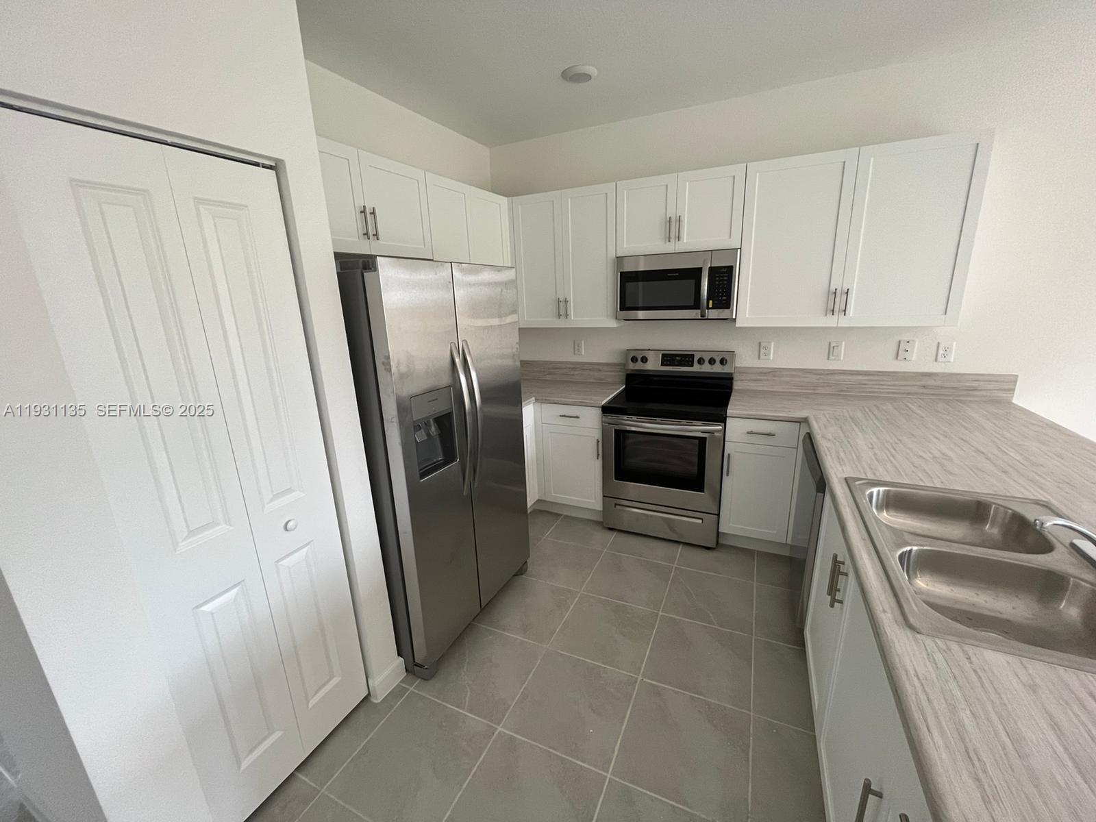 THE RIVIERA - Residential Lease