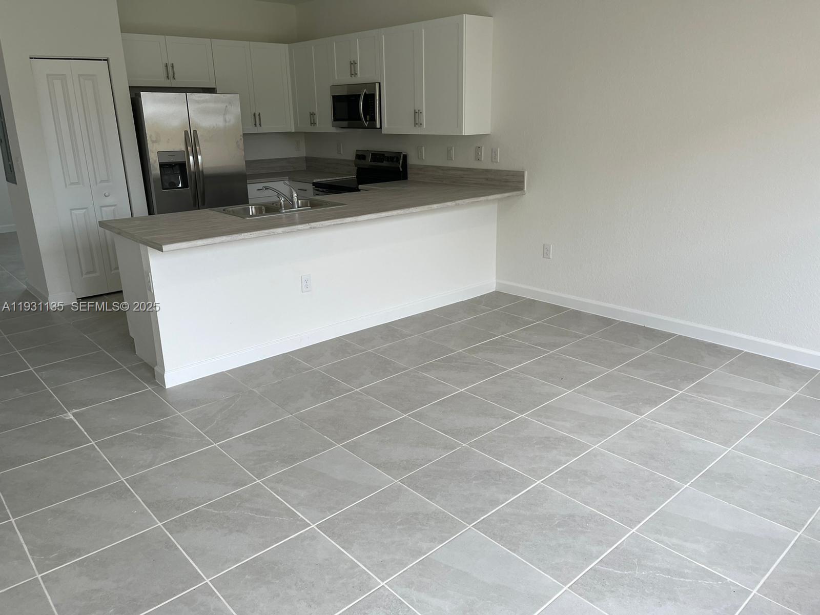 THE RIVIERA - Residential Lease