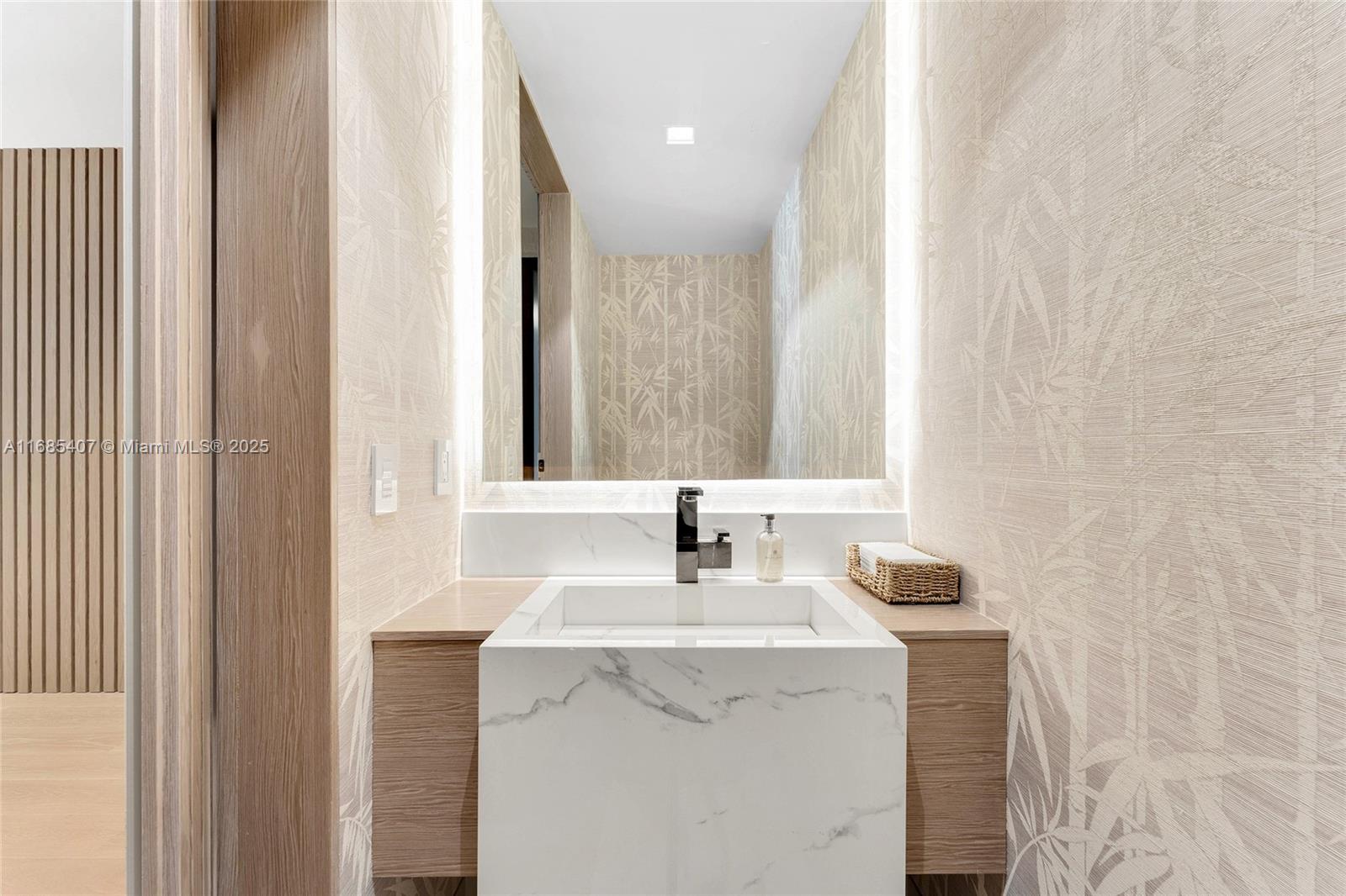 FISHER ISLAND - Residential