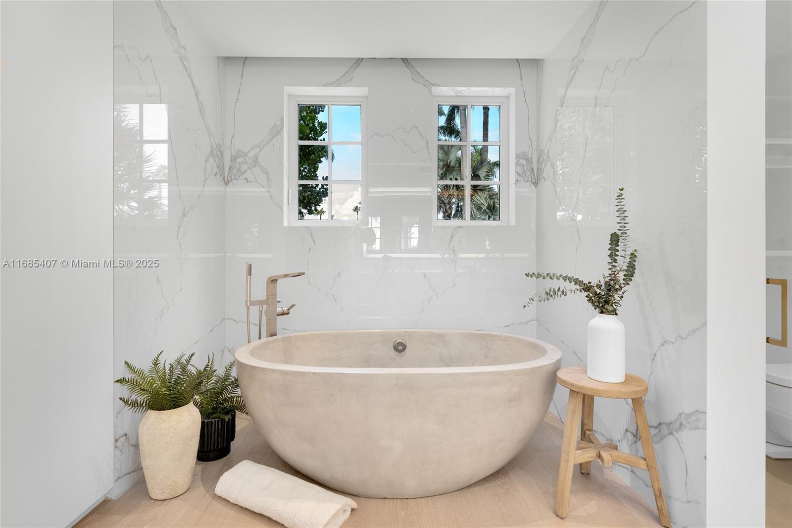 FISHER ISLAND - Residential