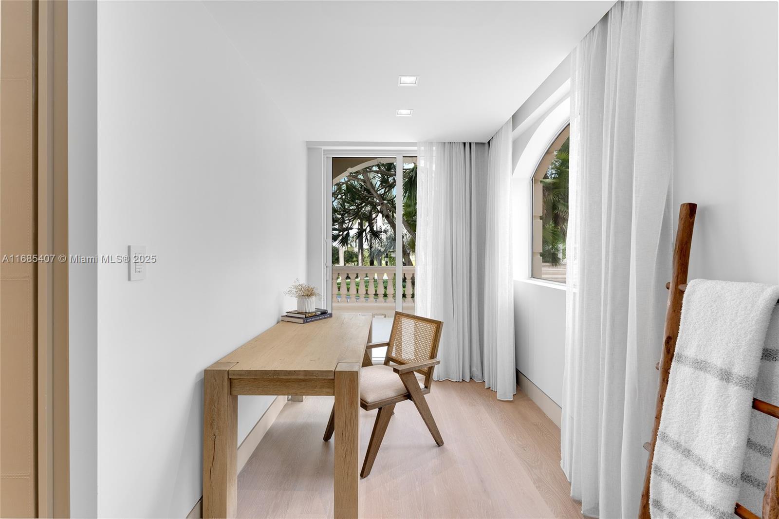 FISHER ISLAND - Residential