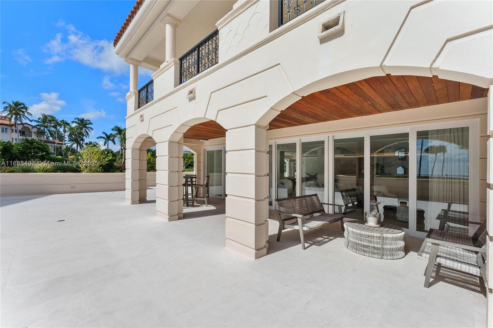FISHER ISLAND - Residential